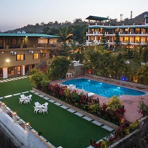 Dee Fellows Riverside Resort